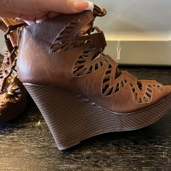 Brown wedge heels - Picture 8 of 13